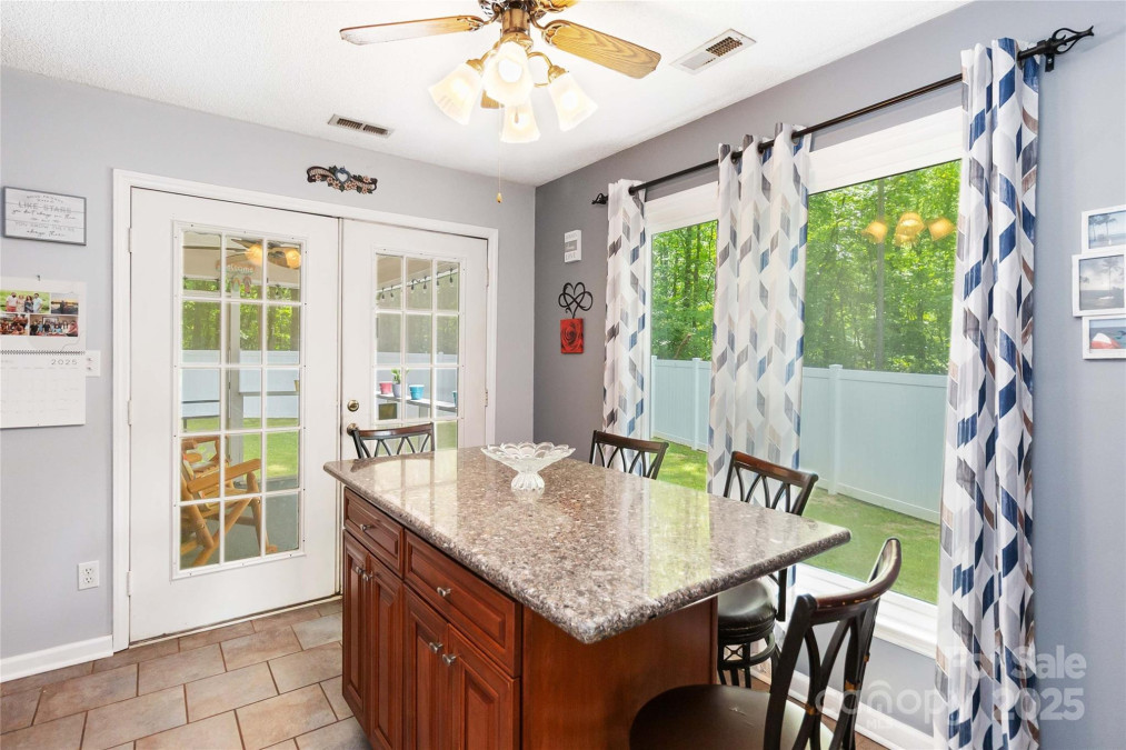 6736 Raeburn Ln Charlotte, NC 28227