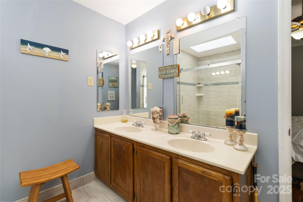 6736 Raeburn Ln Charlotte, NC 28227