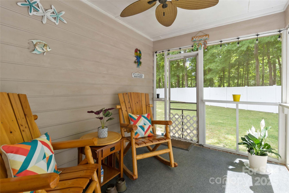 6736 Raeburn Ln Charlotte, NC 28227