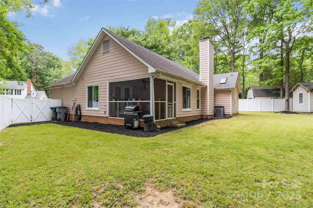 6736 Raeburn Ln Charlotte, NC 28227