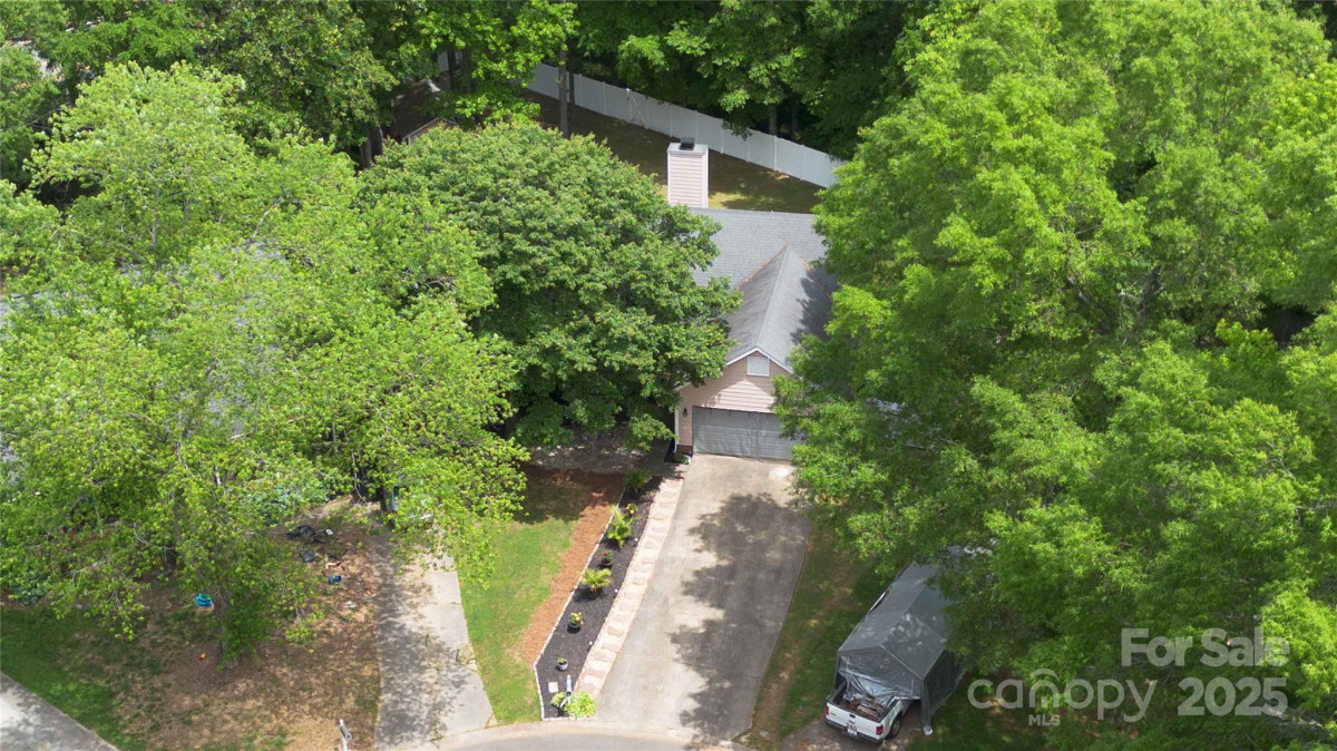 6736 Raeburn Ln Charlotte, NC 28227