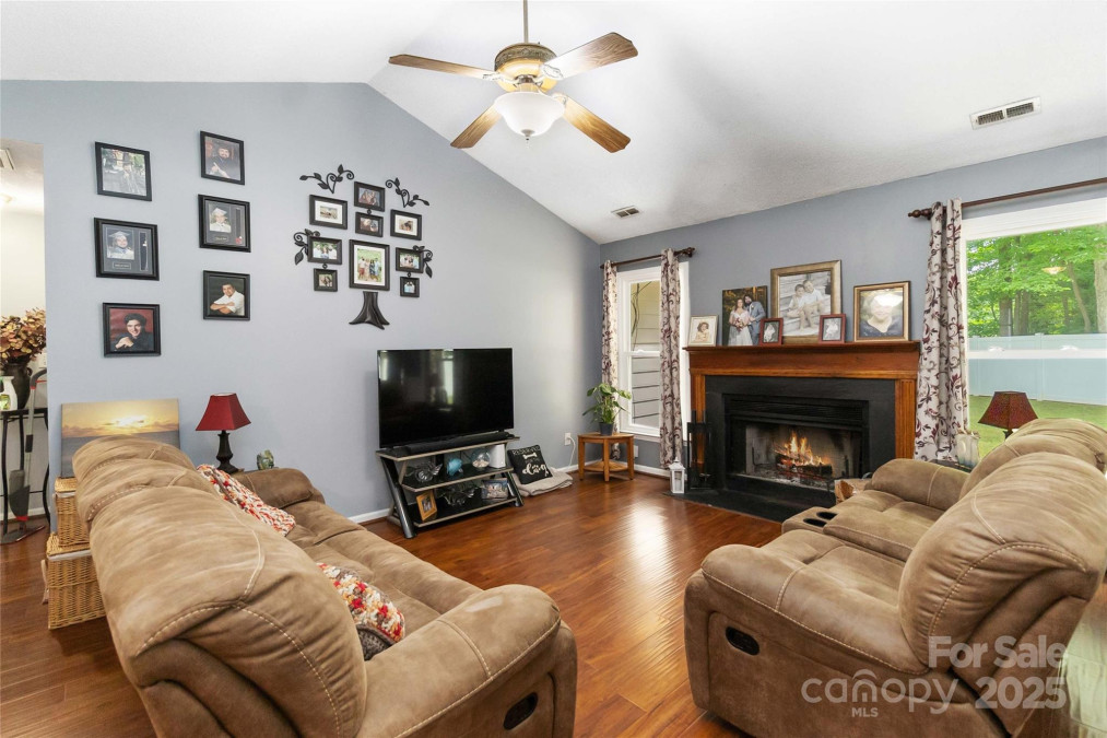 6736 Raeburn Ln Charlotte, NC 28227