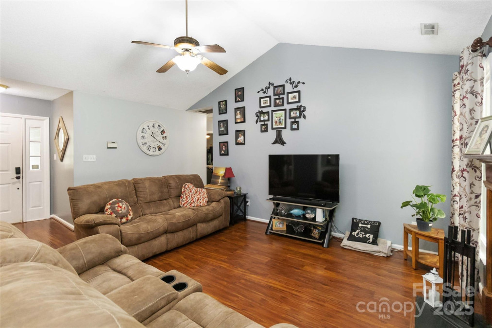 6736 Raeburn Ln Charlotte, NC 28227