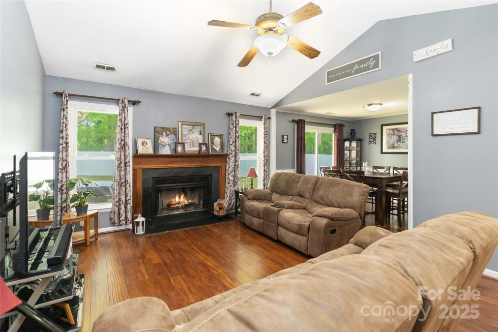 6736 Raeburn Ln Charlotte, NC 28227