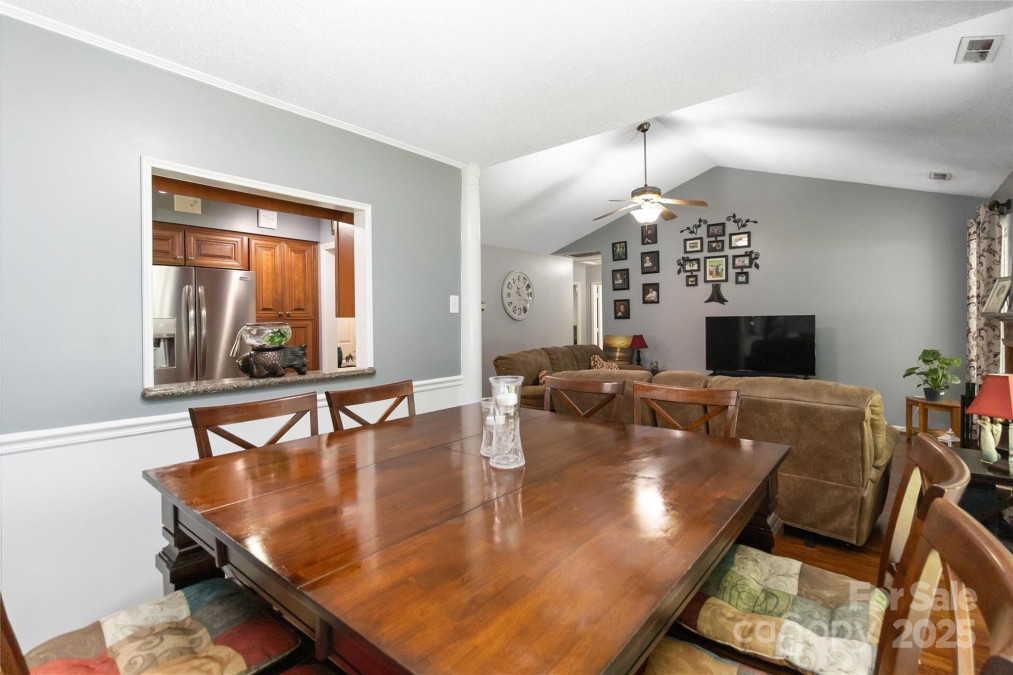 6736 Raeburn Ln Charlotte, NC 28227