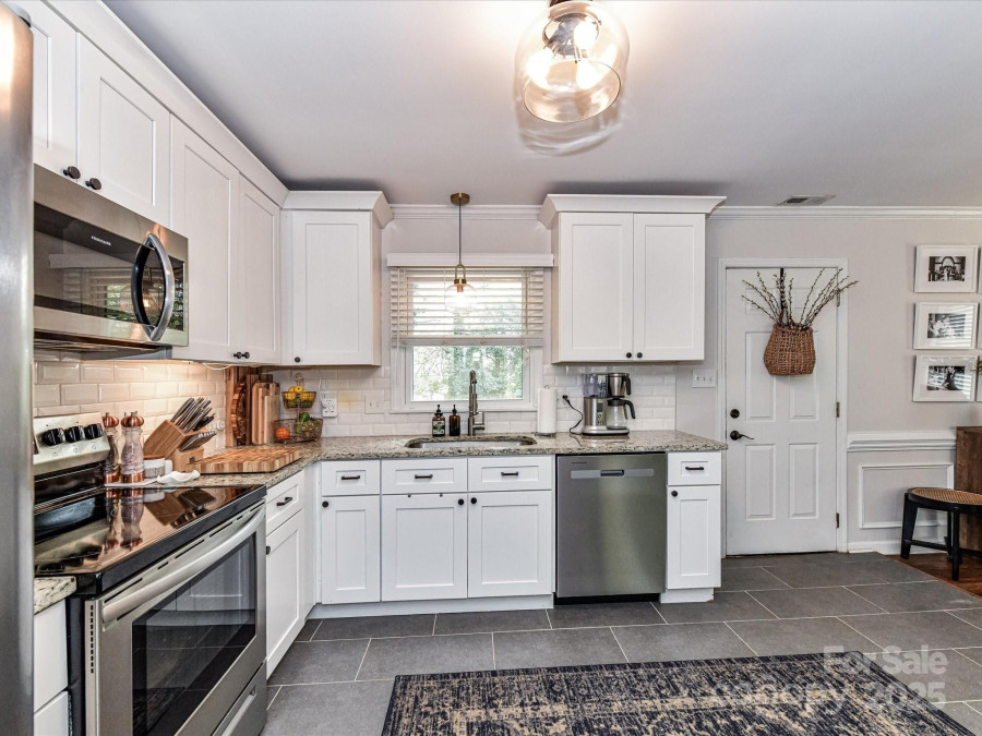 2816 Eastport Rd Charlotte, NC 28205
