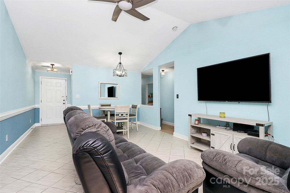 9212 Scotts Elm Ct Charlotte, NC 28215