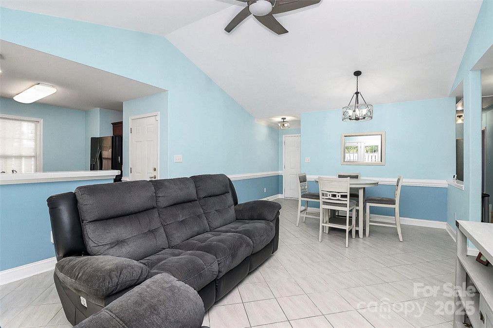 9212 Scotts Elm Ct Charlotte, NC 28215