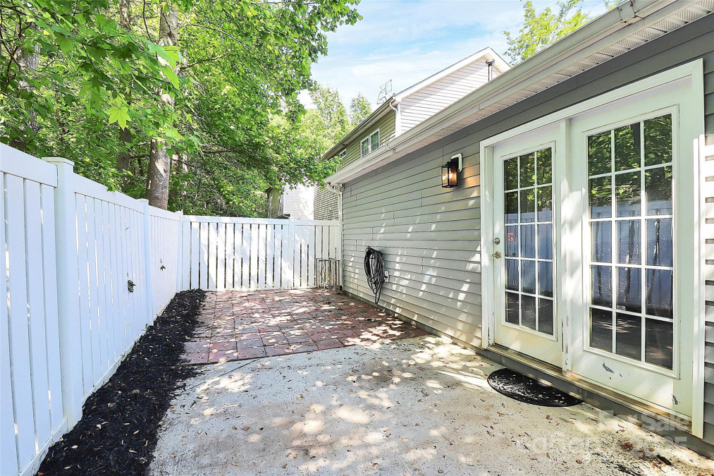 9212 Scotts Elm Ct Charlotte, NC 28215