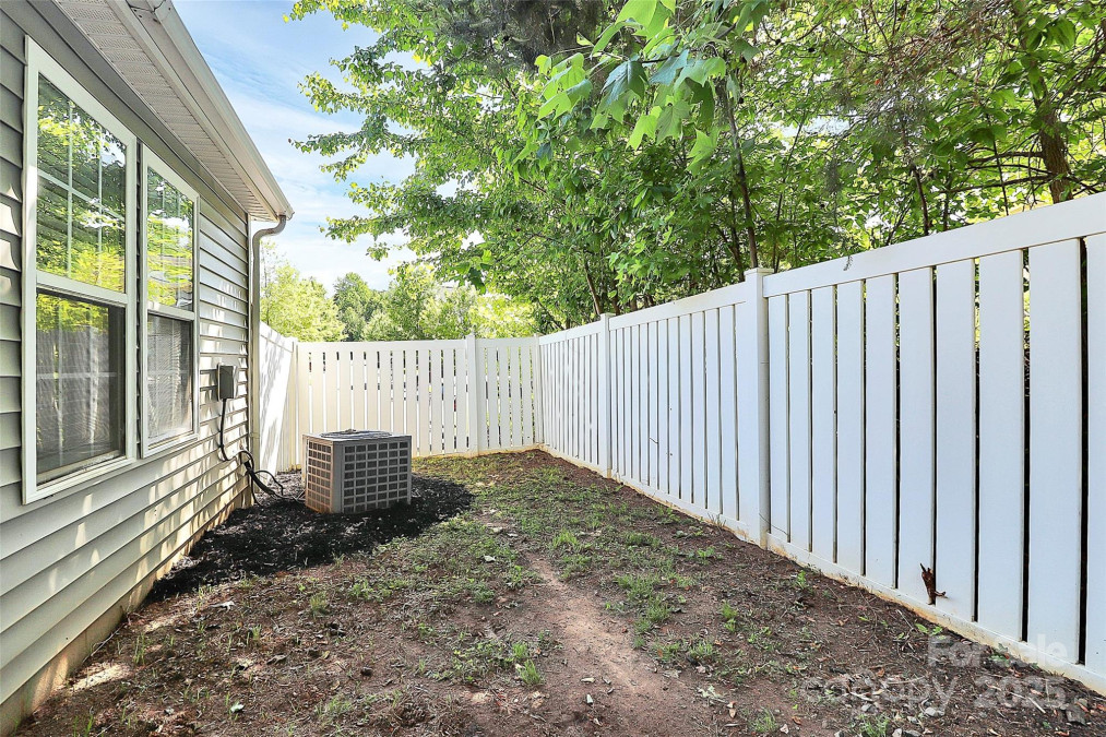 9212 Scotts Elm Ct Charlotte, NC 28215