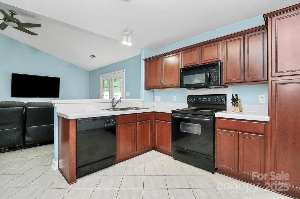 9212 Scotts Elm Ct Charlotte, NC 28215