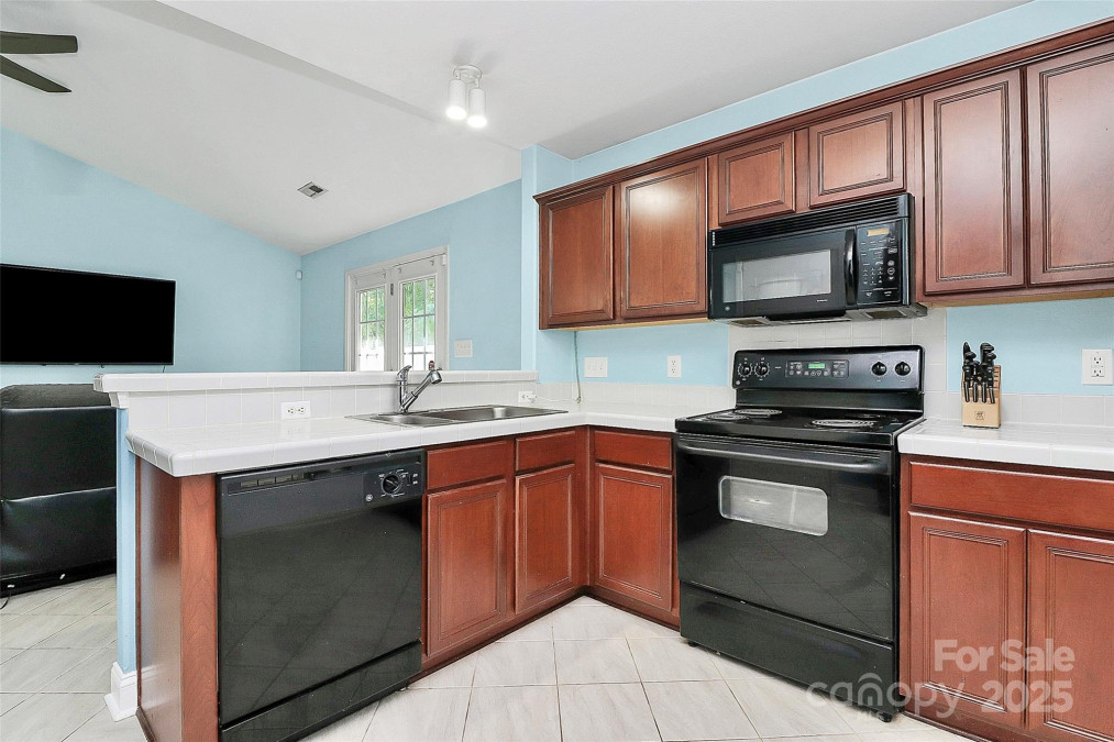 9212 Scotts Elm Ct Charlotte, NC 28215