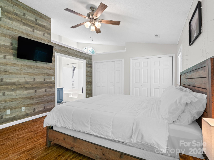 989 Thorncrest Ct Fletcher, NC 28732