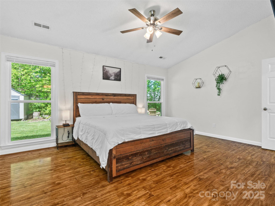 989 Thorncrest Ct Fletcher, NC 28732