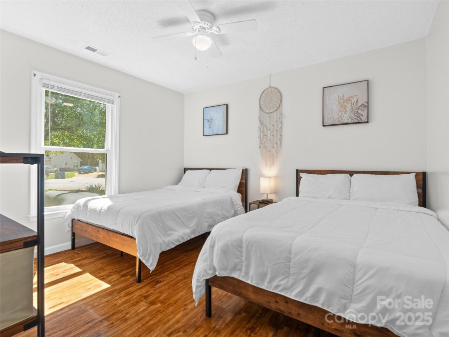 989 Thorncrest Ct Fletcher, NC 28732