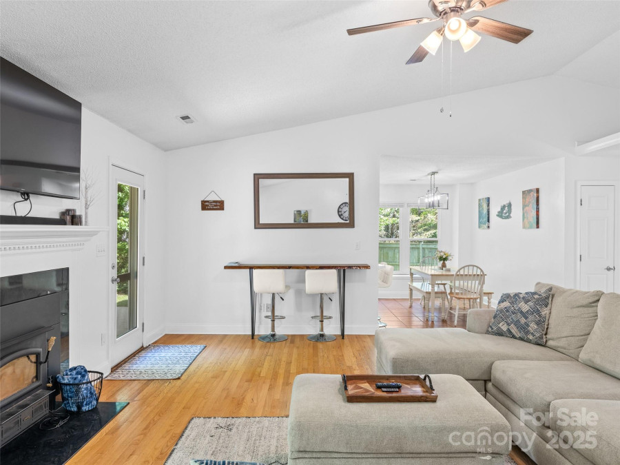 989 Thorncrest Ct Fletcher, NC 28732