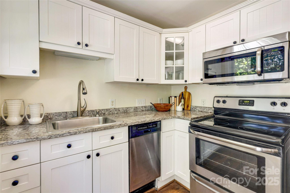 1904 Lynnwood Dr Charlotte, NC 28209