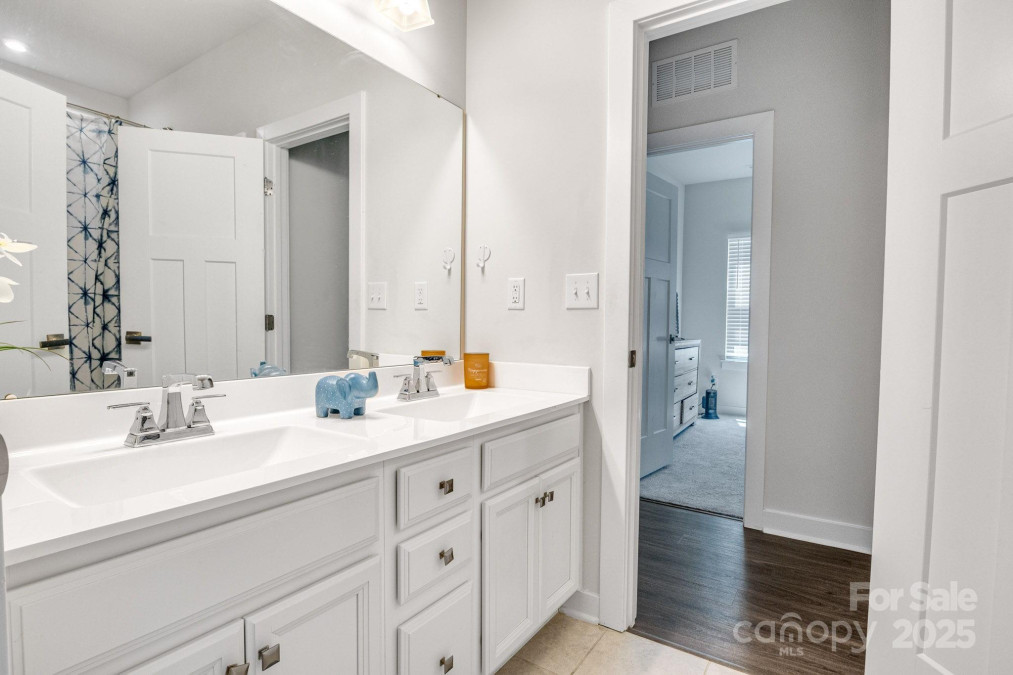 5112 Larewood Dr Charlotte, NC 28215