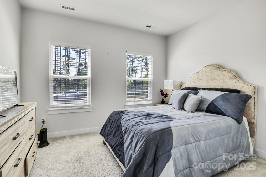 5112 Larewood Dr Charlotte, NC 28215