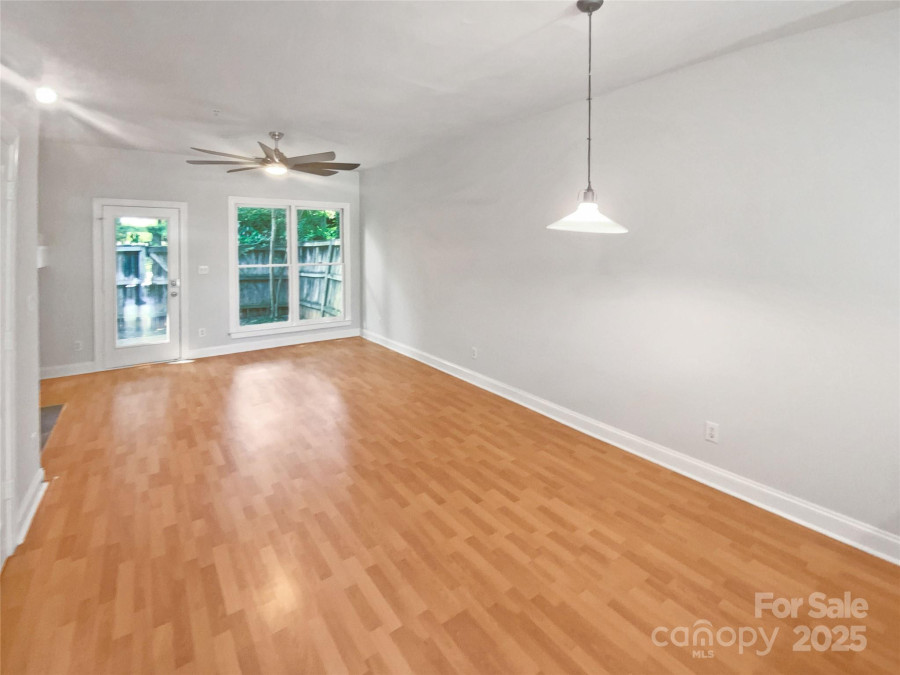 1043 Park West Dr Charlotte, NC 28209