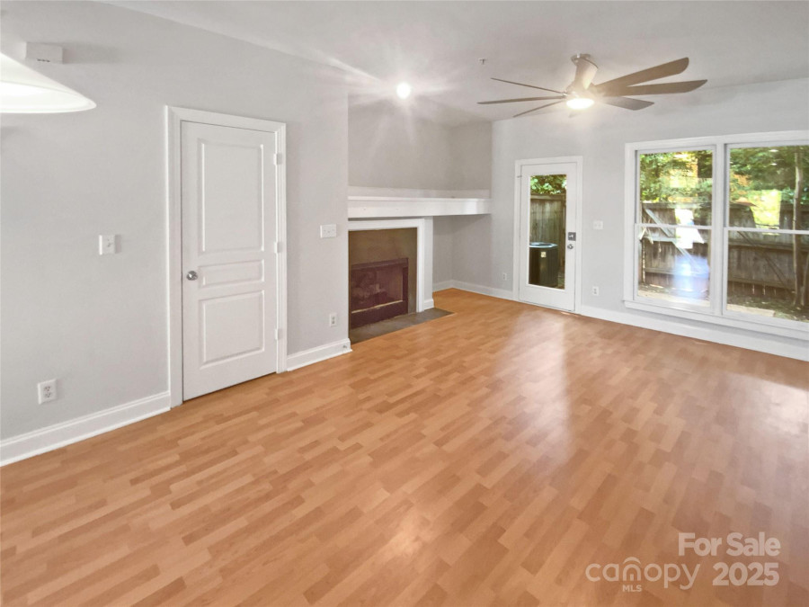 1043 Park West Dr Charlotte, NC 28209