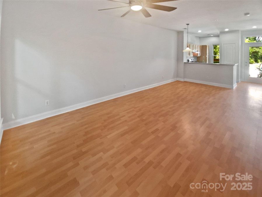 1043 Park West Dr Charlotte, NC 28209