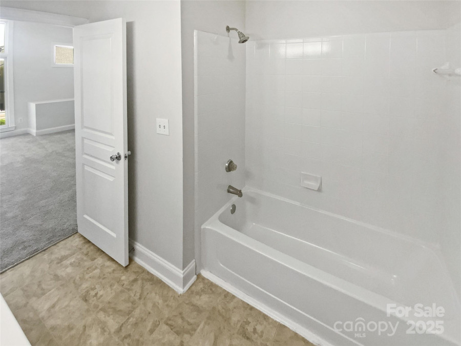 1043 Park West Dr Charlotte, NC 28209