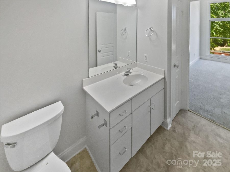 1043 Park West Dr Charlotte, NC 28209