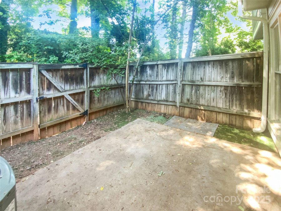 1043 Park West Dr Charlotte, NC 28209