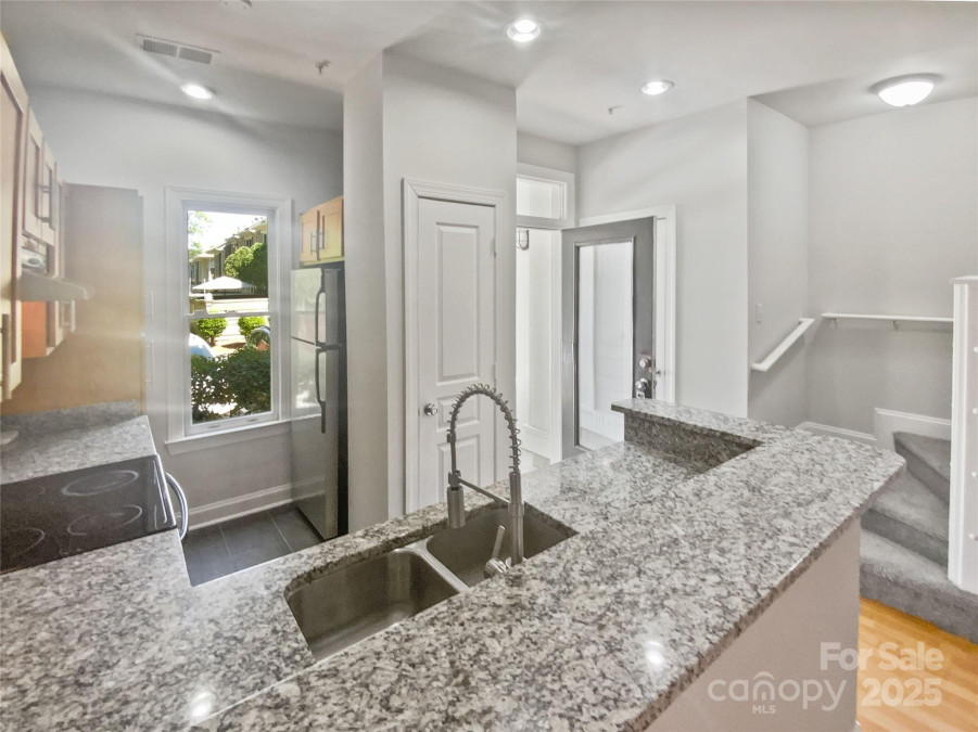 1043 Park West Dr Charlotte, NC 28209