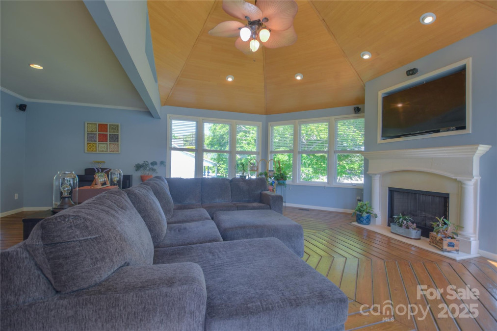 106 Chatworth Ln Mooresville, NC 28117