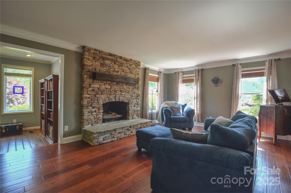 106 Chatworth Ln Mooresville, NC 28117