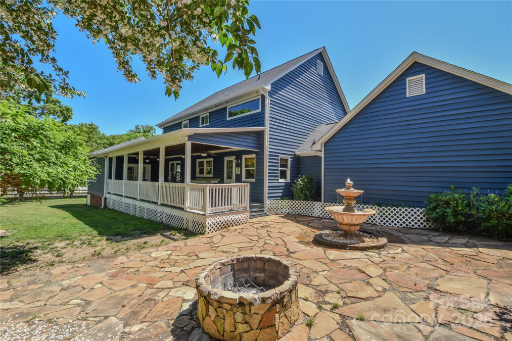 106 Chatworth Ln Mooresville, NC 28117
