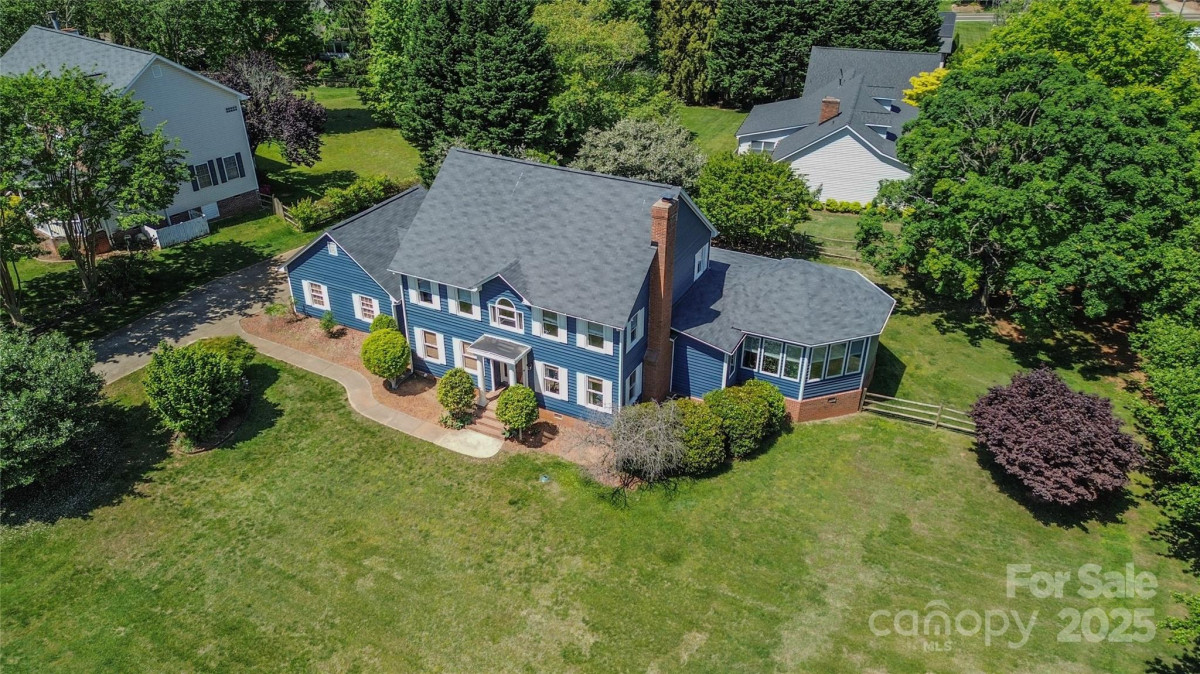 106 Chatworth Ln Mooresville, NC 28117