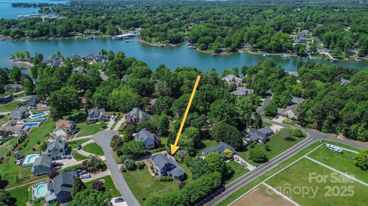 106 Chatworth Ln Mooresville, NC 28117