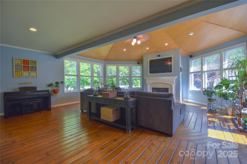 106 Chatworth Ln Mooresville, NC 28117