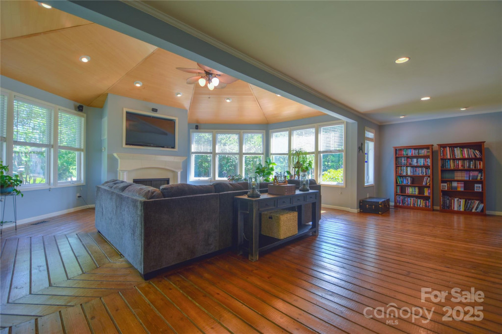 106 Chatworth Ln Mooresville, NC 28117
