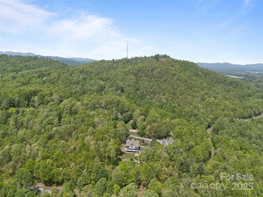 410 Lamp Post Dr Zirconia, NC 28790