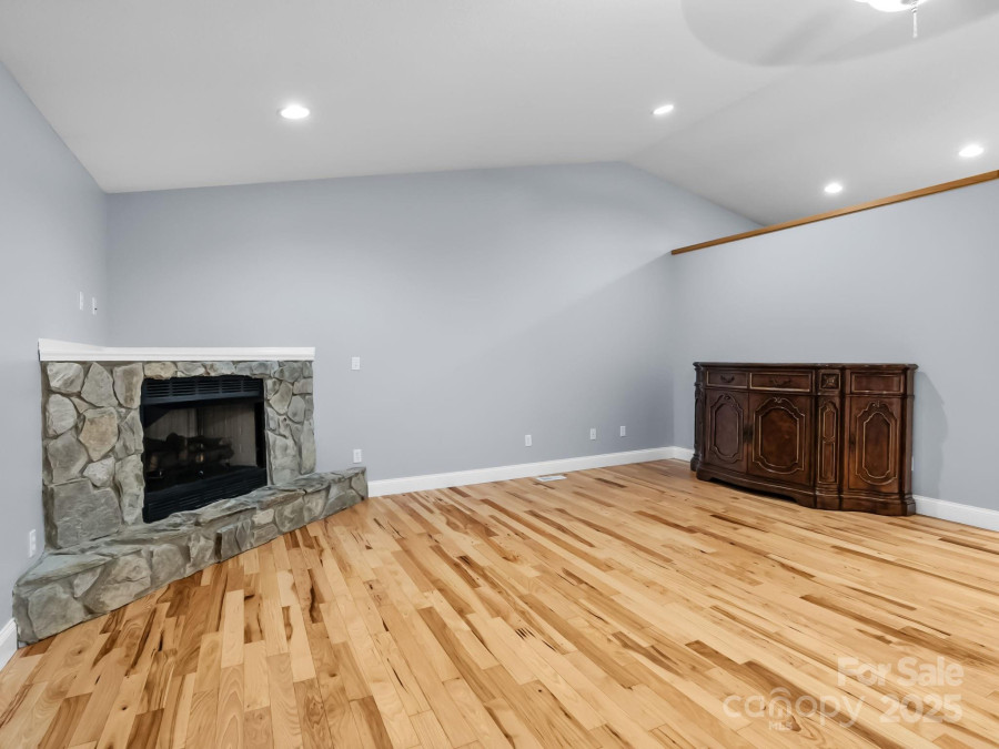89 Bobcat Pa Marion, NC 28752