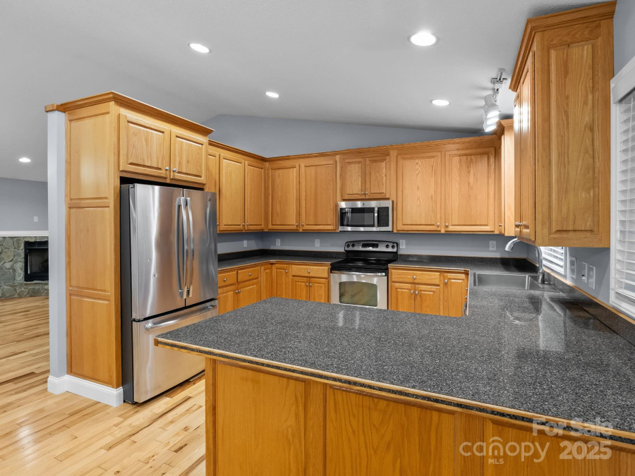 89 Bobcat Pa Marion, NC 28752