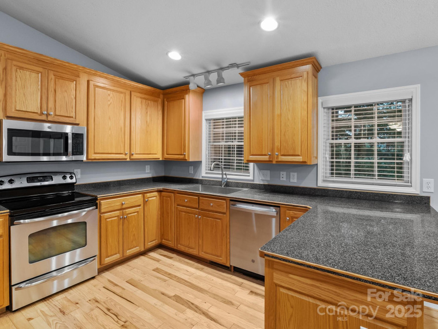 89 Bobcat Pa Marion, NC 28752