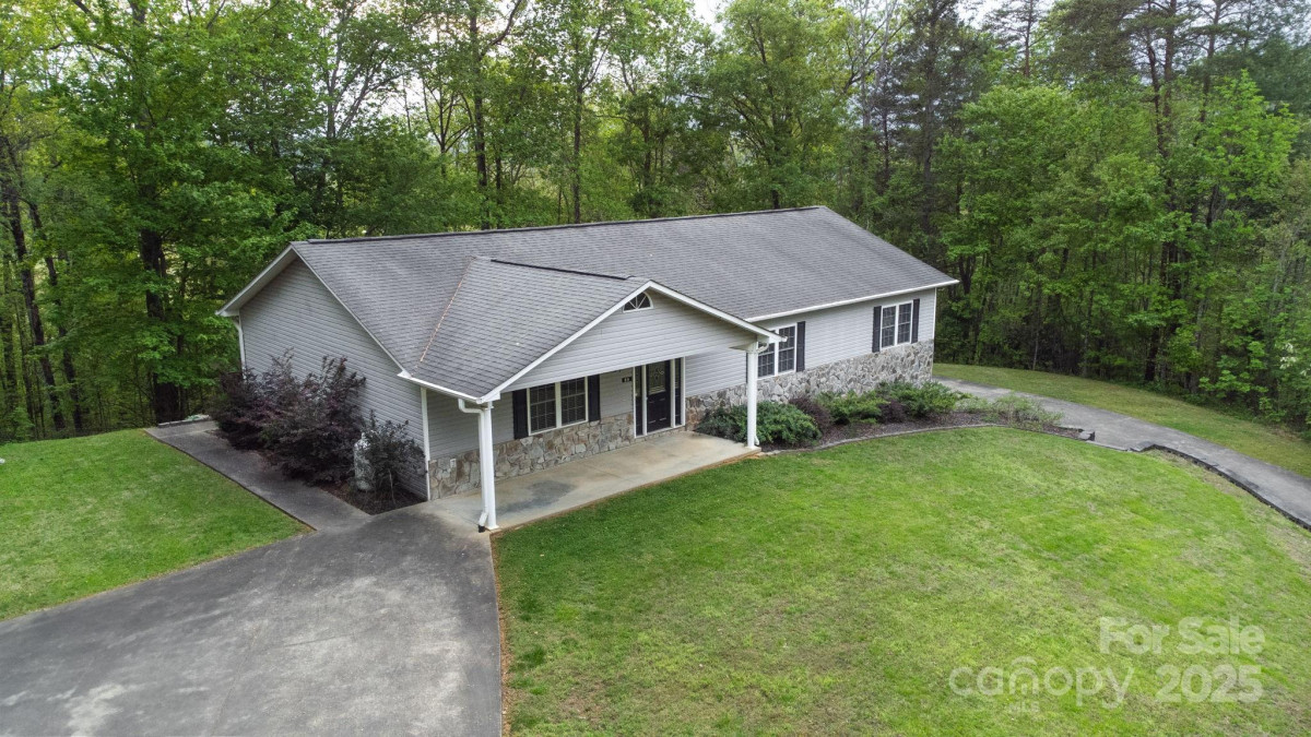 89 Bobcat Pa Marion, NC 28752
