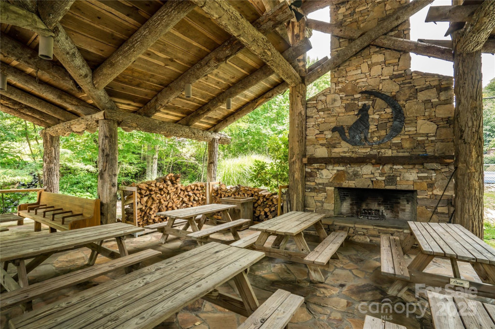 197 Gardenside Ln Mars Hill, NC 28754