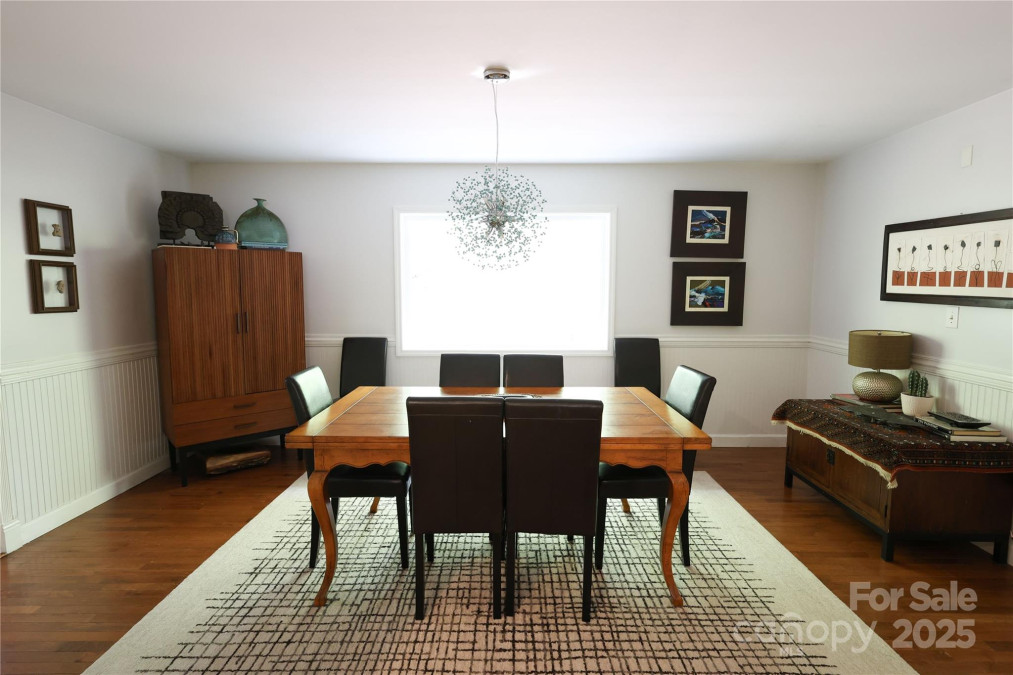 37 Nichols Hill Dr Asheville, NC 28804