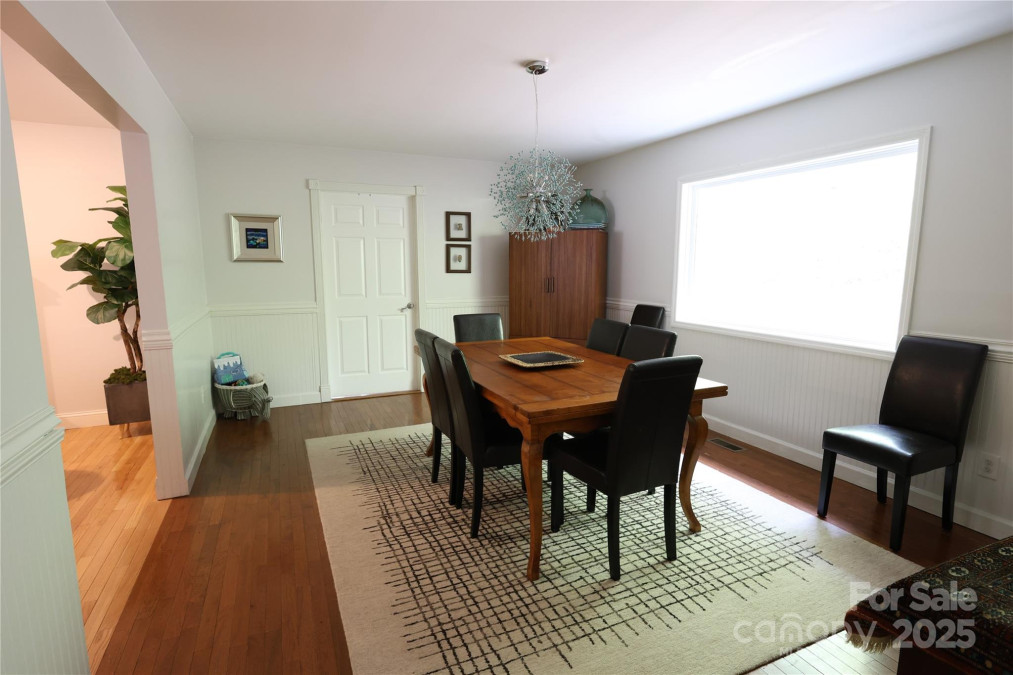 37 Nichols Hill Dr Asheville, NC 28804