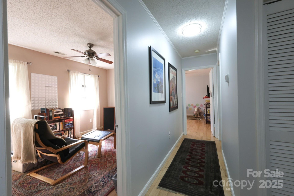 37 Nichols Hill Dr Asheville, NC 28804