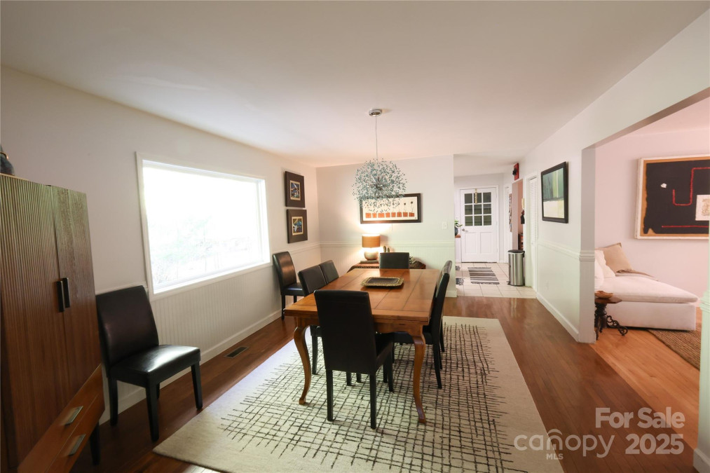 37 Nichols Hill Dr Asheville, NC 28804