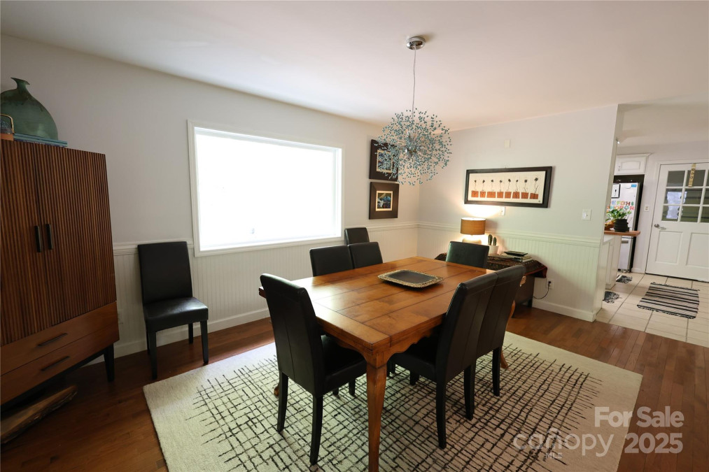 37 Nichols Hill Dr Asheville, NC 28804