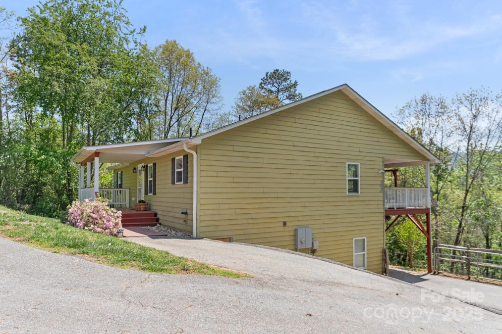 349 Penland St Clyde, NC 28721