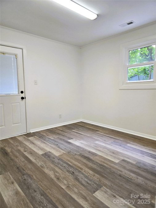 11 10th Ave Maiden, NC 28650